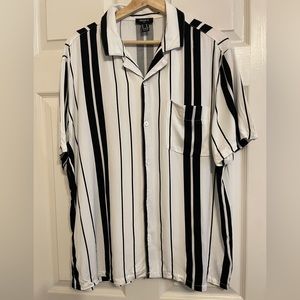 Forever 21 Men’s Black & White stripe shirt XL
